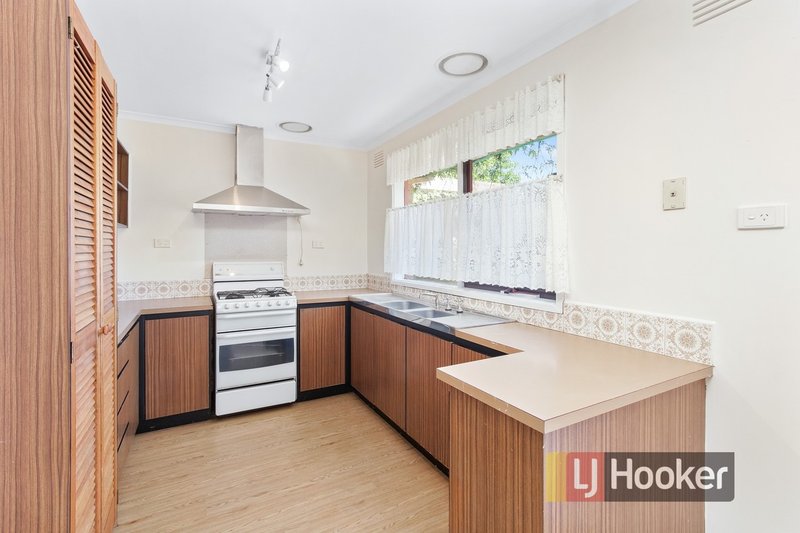 Photo - 3 Avoca Close, Hampton Park VIC 3976 - Image 2