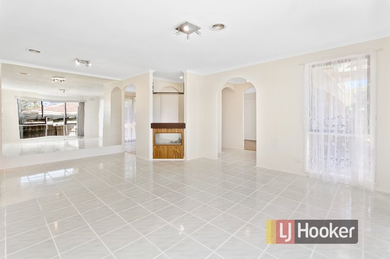 Photo - 3 Avoca Close, Hampton Park VIC 3976 - Image 3