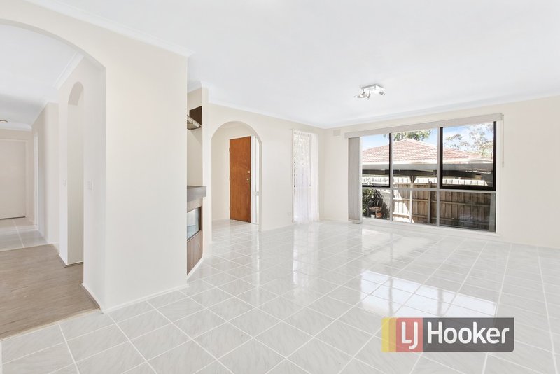 Photo - 3 Avoca Close, Hampton Park VIC 3976 - Image 4