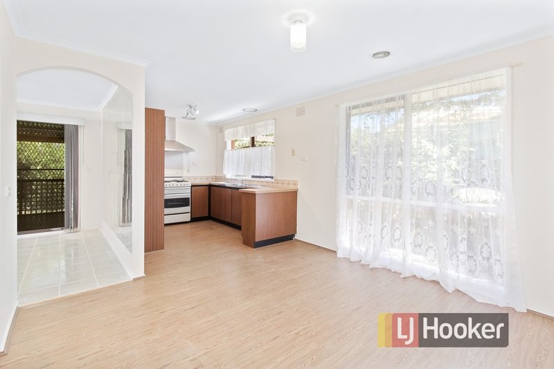 Photo - 3 Avoca Close, Hampton Park VIC 3976 - Image 5