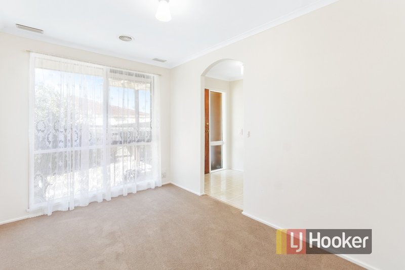 Photo - 3 Avoca Close, Hampton Park VIC 3976 - Image 7