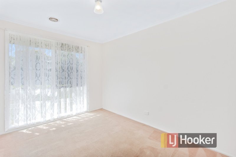 Photo - 3 Avoca Close, Hampton Park VIC 3976 - Image 9