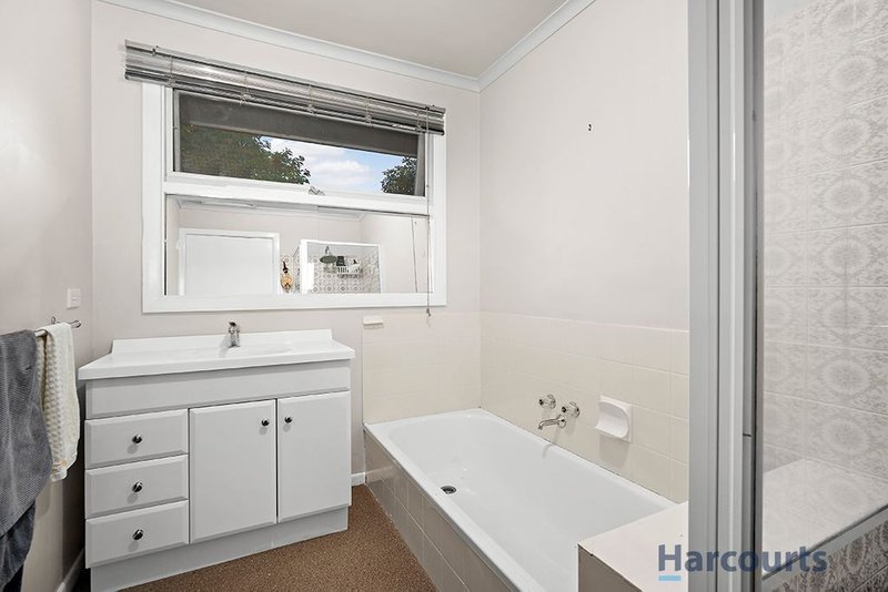 Photo - 3 Avoca Crescent, Alfredton VIC 3350 - Image 10