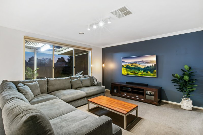 Photo - 3 Azalea Avenue, Pakenham VIC 3810 - Image 2