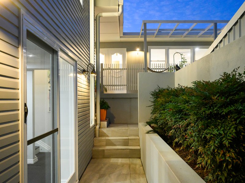 Photo - 3 Baird Street, Eastern Heights QLD 4305 - Image 3
