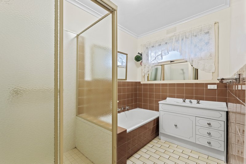 Photo - 3 Baker Court, Burwood East VIC 3151 - Image 10