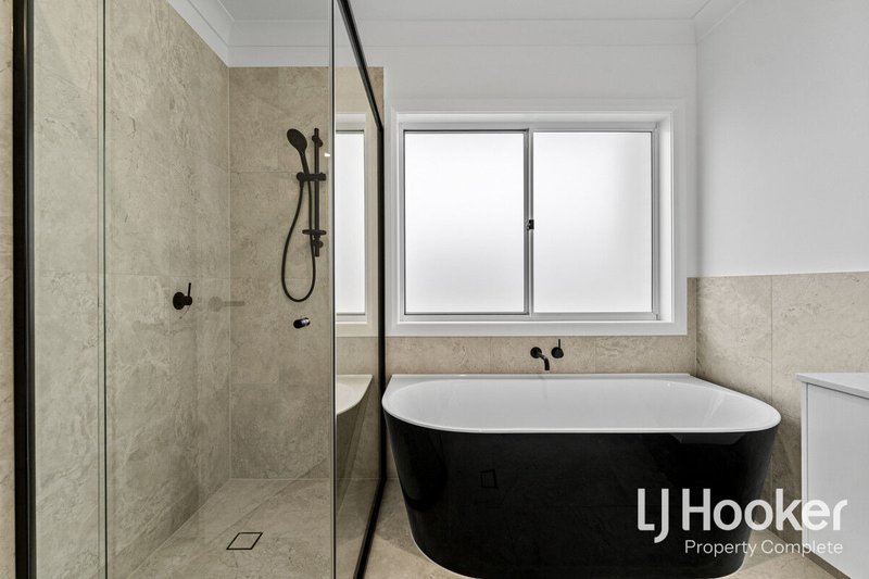 Photo - 3 Banksia Crescent, Gleneagle QLD 4285 - Image 15