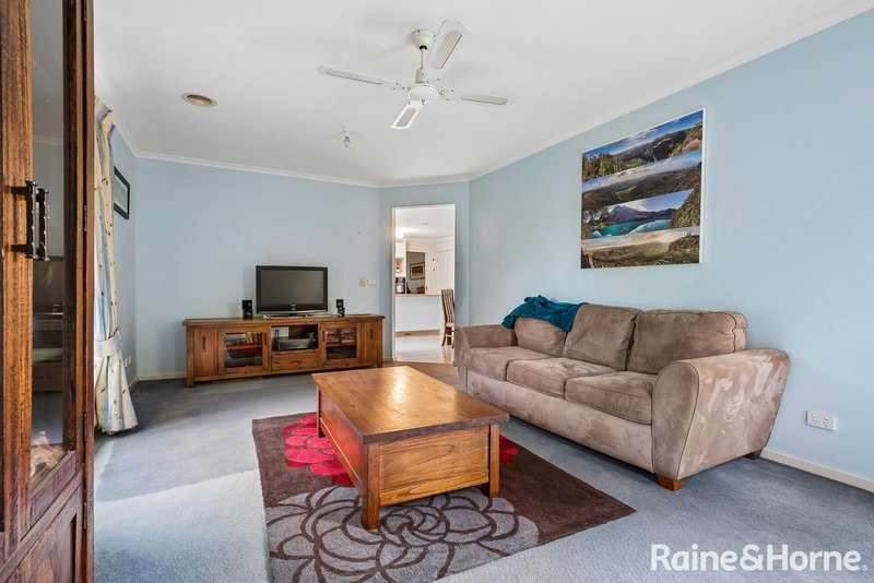 Photo - 3 Banksia Crescent, Kyneton VIC 3444 - Image 4