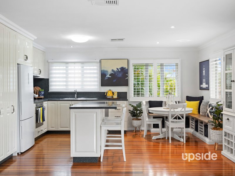 Photo - 3 Banoon Drive, Wynnum QLD 4178 - Image 6