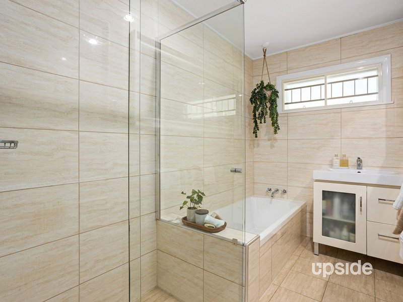 Photo - 3 Banoon Drive, Wynnum QLD 4178 - Image 9