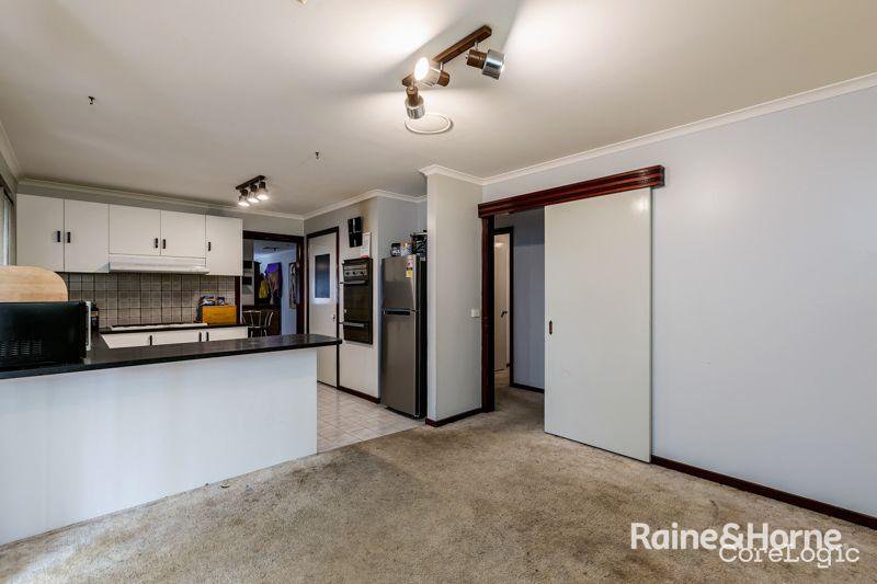 Photo - 3 Barleycorn Place, Melton West VIC 3337 - Image 2