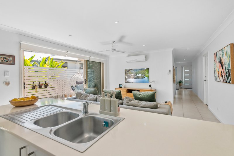 Photo - 3 Beacon Court, Elanora QLD 4221 - Image 9