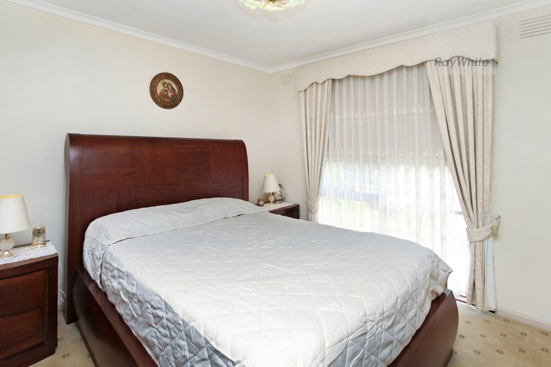 Photo - 3 Bede Court, Gladstone Park VIC 3043 - Image 10