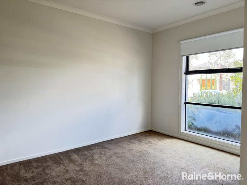 Photo - 3 Beehive Drive, Williams Landing VIC 3027 - Image 6