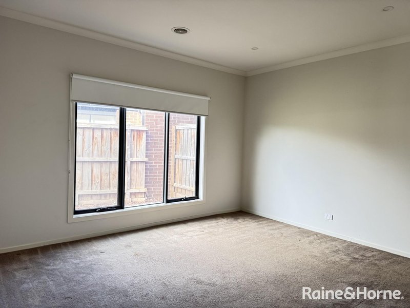 Photo - 3 Beehive Drive, Williams Landing VIC 3027 - Image 7