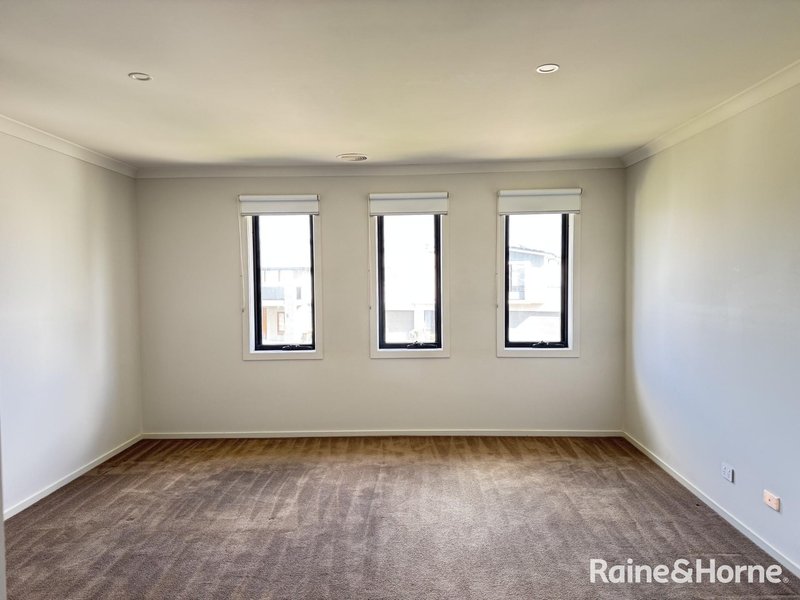 Photo - 3 Beehive Drive, Williams Landing VIC 3027 - Image 10