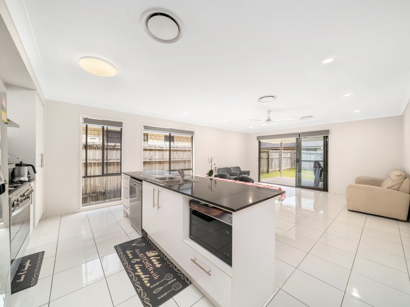 Photo - 3 Bellenden Street, North Lakes QLD 4509 - Image 2