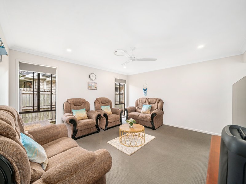 Photo - 3 Bellenden Street, North Lakes QLD 4509 - Image 5