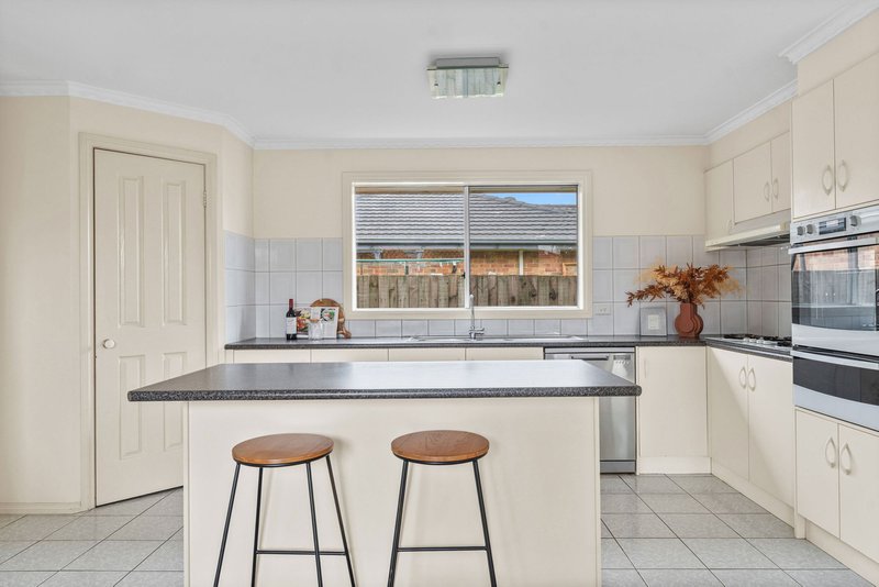 Photo - 3 Bellevue Drive, Berwick VIC 3806 - Image 5