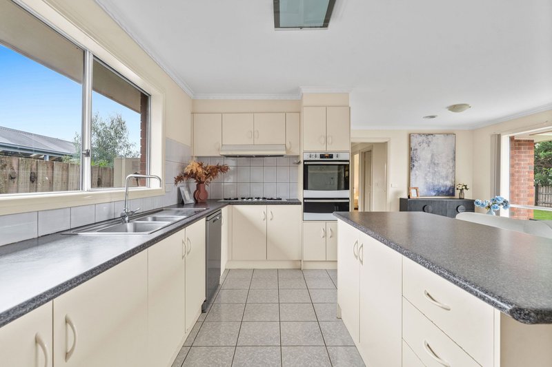 Photo - 3 Bellevue Drive, Berwick VIC 3806 - Image 6