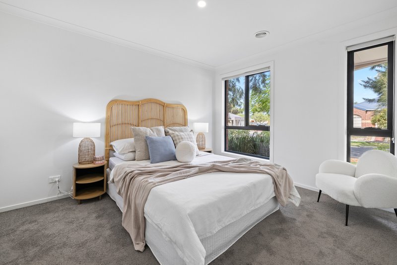 Photo - 3 Bellfield Court, Manor Lakes VIC 3024 - Image 7