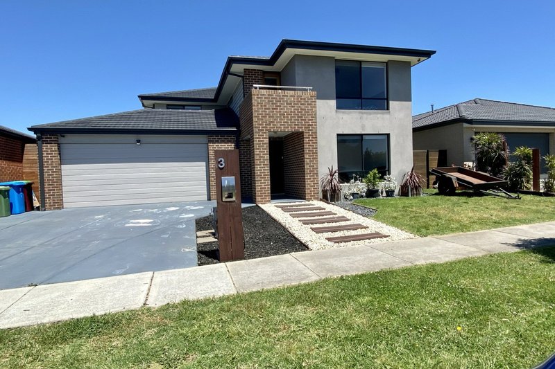 3 Bellsquarry Avenue, Cranbourne East VIC 3977