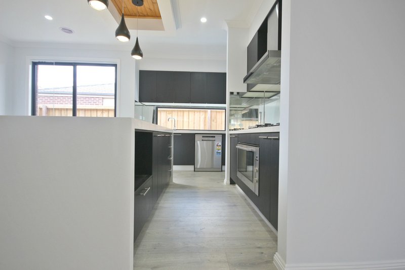 Photo - 3 Bendigo Street, Mickleham VIC 3064 - Image 3