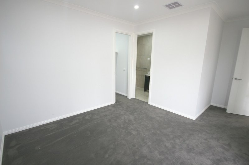 Photo - 3 Bendigo Street, Mickleham VIC 3064 - Image 5