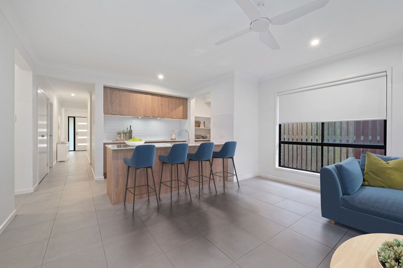 Photo - 3 Benjamen Crescent, Nirimba QLD 4551 - Image 2