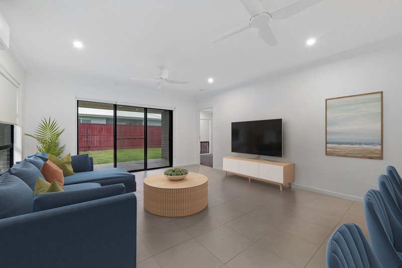 Photo - 3 Benjamen Crescent, Nirimba QLD 4551 - Image 4