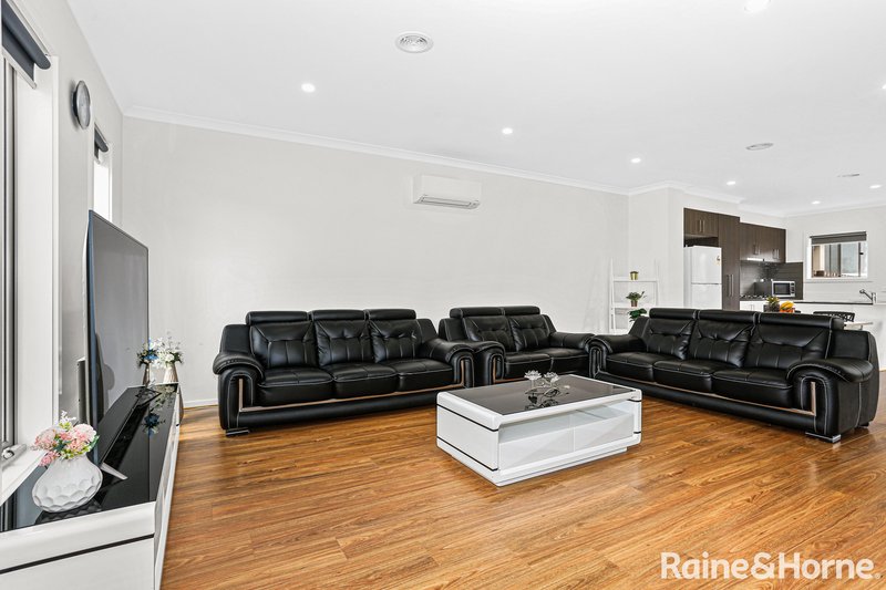 Photo - 3 Bentham Street, Roxburgh Park VIC 3064 - Image 2