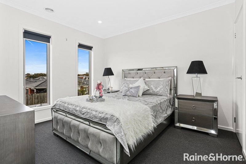 Photo - 3 Bentham Street, Roxburgh Park VIC 3064 - Image 8