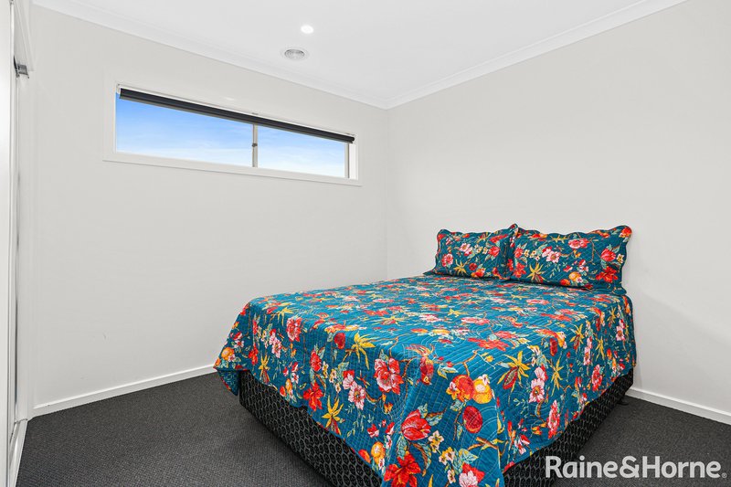 Photo - 3 Bentham Street, Roxburgh Park VIC 3064 - Image 11