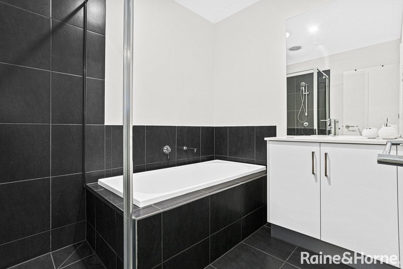 Photo - 3 Bentham Street, Roxburgh Park VIC 3064 - Image 12