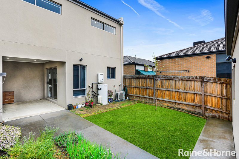 Photo - 3 Bentham Street, Roxburgh Park VIC 3064 - Image 13