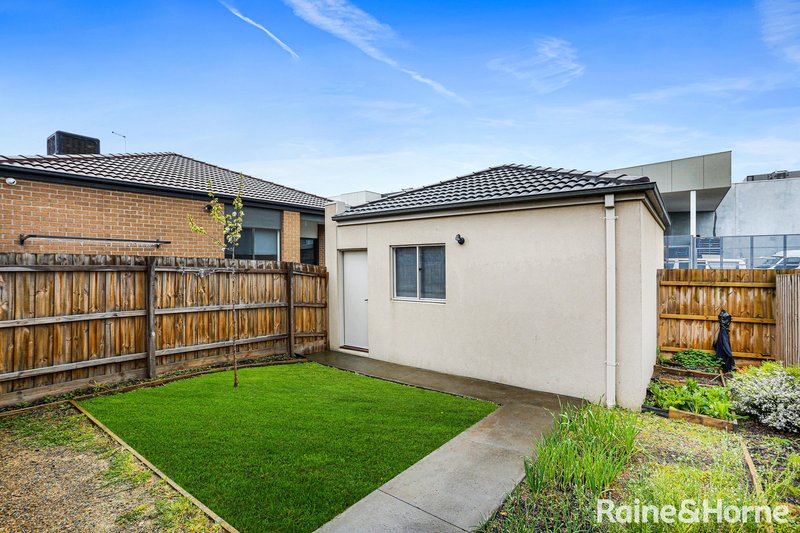 Photo - 3 Bentham Street, Roxburgh Park VIC 3064 - Image 14