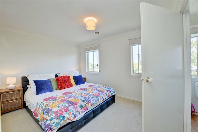 Photo - 3 Bentley Place, Ballarat VIC 3350 - Image 6