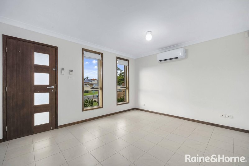 Photo - 3 Berrara Close, Prestons NSW 2170 - Image 2