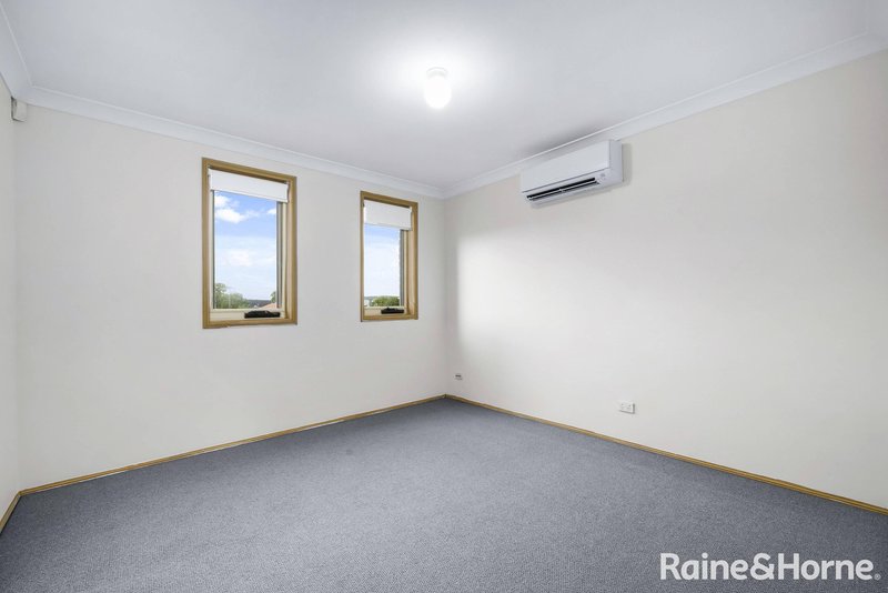 Photo - 3 Berrara Close, Prestons NSW 2170 - Image 5