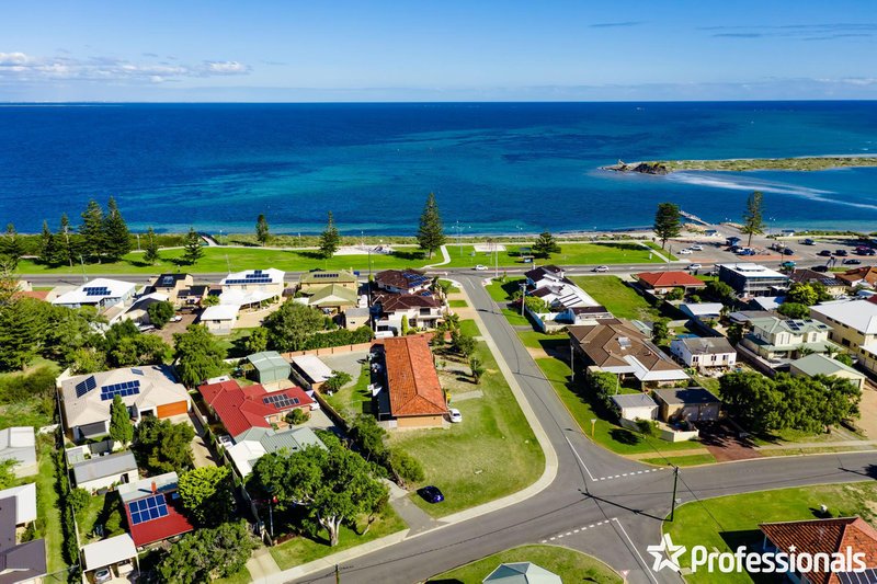 Photo - 3 Berry Street, Safety Bay WA 6169 - Image 11