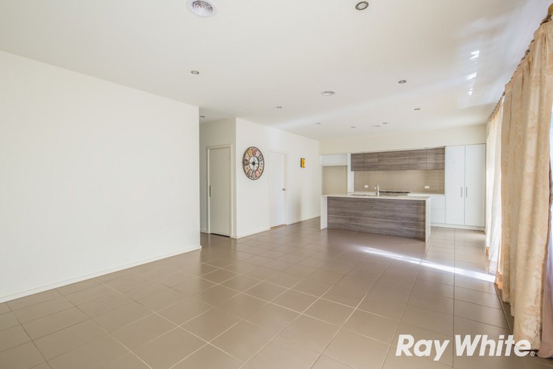 Photo - 3 Berry Yung Avenue, Burwood VIC 3125 - Image 2