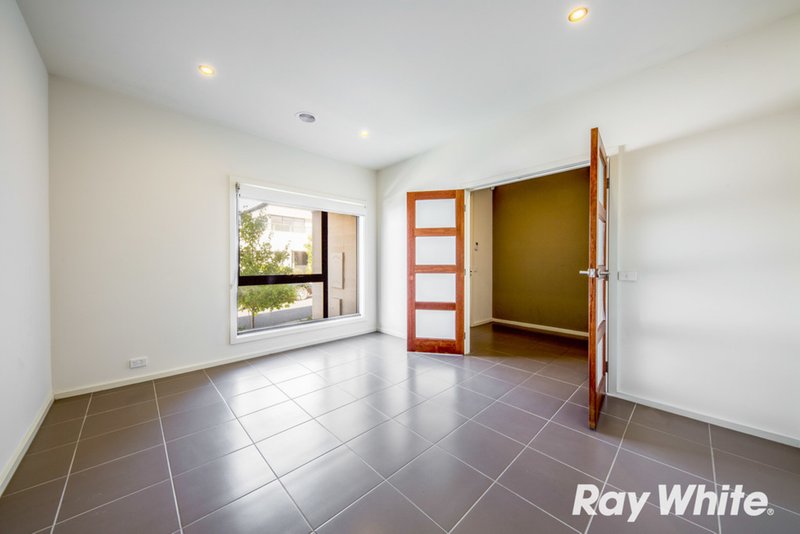 Photo - 3 Berry Yung Avenue, Burwood VIC 3125 - Image 3