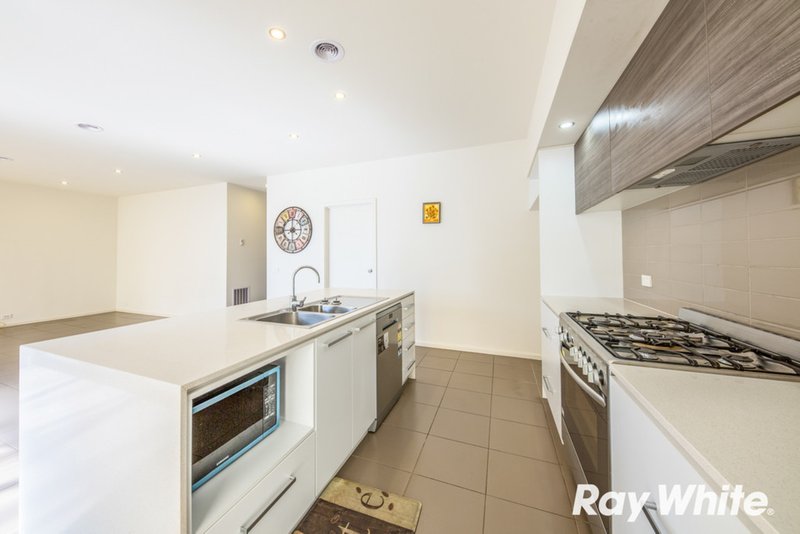 Photo - 3 Berry Yung Avenue, Burwood VIC 3125 - Image 4