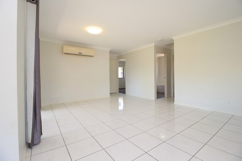 Photo - 3 Berthun Street, Emerald QLD 4720 - Image 7