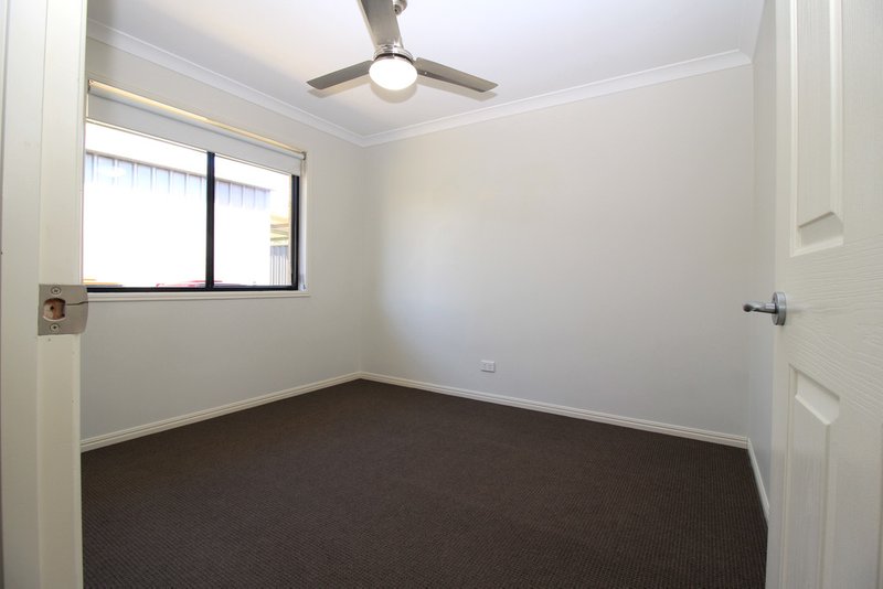 Photo - 3 Berthun Street, Emerald QLD 4720 - Image 10