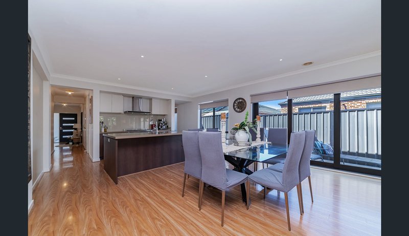 Photo - 3 Beveridge Drive, Roxburgh Park VIC 3064 - Image 9