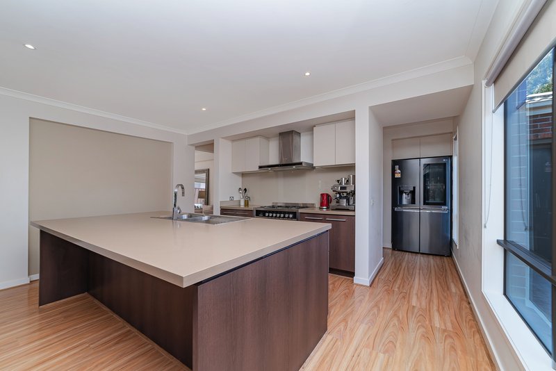 Photo - 3 Beveridge Drive, Roxburgh Park VIC 3064 - Image 11