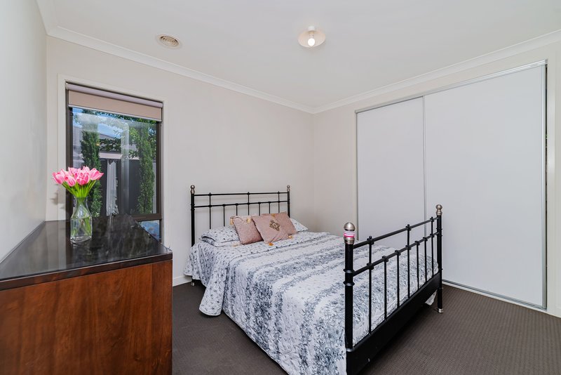 Photo - 3 Beveridge Drive, Roxburgh Park VIC 3064 - Image 22