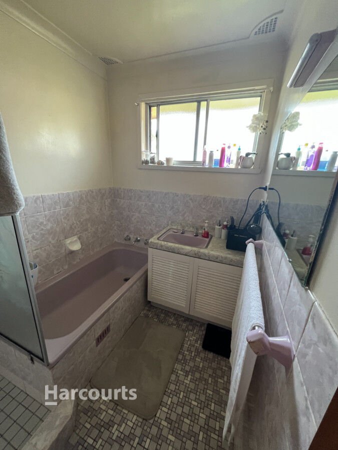 Photo - 3 Beverley Avenue, Unanderra NSW 2526 - Image 7
