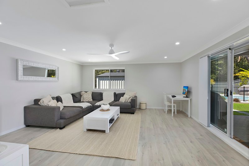 Photo - 3 Bilgola Place, Glenning Valley NSW 2261 - Image 5